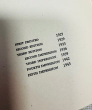Load image into Gallery viewer, Llyfr ‘A Bird Book for the Pocket’ gan Edmund Sandars o 1943 / ‘A Bird Book for the Pocket’ by Edmund Sandars from 1943
