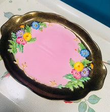 Load image into Gallery viewer, Plat gweini Tuscan Plant Vintage pinc ac aur chintz / Vintage pink and gold chintz Tuscan Plant serving plate
