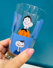 Load image into Gallery viewer, Pâr o wydrau Vintage bechgyn a merched / Vintage pair of boys and girls tumblers
