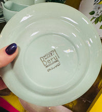 Load image into Gallery viewer, Set o 6 cwpan, soser a phlat espresso Vintage Beryl Ware Woods lliw mint o’r 40au / Vintage set of 6 Beryl Ware Woods mint coloured espresso cup, saucer and plate set from the 40s
