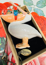 Load image into Gallery viewer, Mwclis ‘And Mary’ Pelican Llwglyd seramig mewn bocs /  ‘And Mary’ Hungry Pelican ceramic necklace in a box
