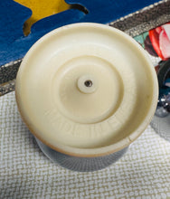 Load image into Gallery viewer, Pâr o Orchuddion Wyau 'HeatMaster'  Art Deco o’r 1930au-40au yn eu bocs gwreiddiol / Pair of Art Deco ‘HeatMaster’ Egg  Cozies Circa 1930-40s in Original Box
