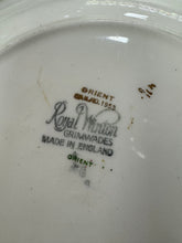 Load image into Gallery viewer, Plat teisen / brechdanau Royal Winton Grimwares patrwm Chintz du o 1953 / Royal Winton Grimwades Orient black Chintz pattern cake / sandwich plate from 1953
