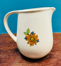 Load image into Gallery viewer, Jwg llefrith blodeuog glas ac oren Faianta Sighisorara Retro / Retro Faianta Sighisorara blue and orange floral milk jug
