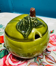 Load image into Gallery viewer, Pot saws afal gyda wyneb Retro Sylvac / Retro Sylvac apple sauce with a face pot
