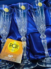 Load image into Gallery viewer, Set o 6 gwydryn champagne flute Royal Crystal Rock Cristallo Al Piombi 24% Crisial yn eu bocs gwreiddiol / Set of 6 Royal Crystal Rock Cristallo Al Piombi 24% Crystal champagne flutes in original box
