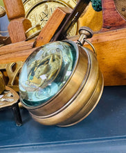 Load image into Gallery viewer, Cloc a cwmpawd brass gwydr chwyddedig / Brass magnifying glass table clock and compass
