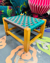 Load image into Gallery viewer, Stôl droed Vintage ffrâm bren a rattan gwyrdd a llwyd wedi’i wehyddu o ganol y ganrif ddiwethaf / Vintage green and grey Mid Century rattan woven wooden framed footstool
