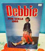 Load image into Gallery viewer, Debbie Annual o 1983 / Debbie Annual from 1983
