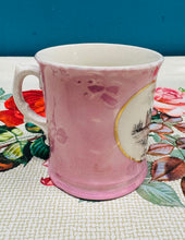 Load image into Gallery viewer, Cwpan china Hynafol binc ‘A Present from Caernarvon’ / Antique ‘A Present from Caernarvon’ pink china cup
