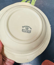 Load image into Gallery viewer, Powlen weini Vintage melyn golau ‘Harvest’ gan Swinnertons / Vintage light yellow’Harvest’ Swinnertons serving bowl
