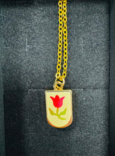 Load image into Gallery viewer, Mwclis charms bychan / Small charm necklace
