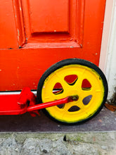 Load image into Gallery viewer, Scŵter plentyn metel coch a melyn Vintage o’r 60au / Vintage red and yellow metal child’s scooter from the 60s
