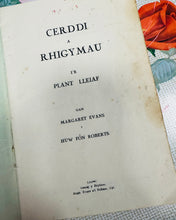 Load image into Gallery viewer, Llyfr ‘Cerddi a Rhigymau i’r plant lleiaf’ o 1945 / ‘Cerddi a Rhigymau i’r plant lleiaf’ book from 1945
