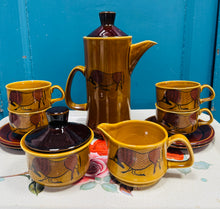 Load image into Gallery viewer, Set coffi Retro Royal Worcester Palissy Taurus from the 70s / Retro Royal Worcester Palissy Taurus coffee set from the 70s
