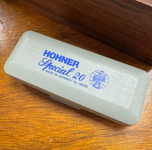 Load image into Gallery viewer, Hohner Special 20 C Harmonica yn ei gês gwreiddiol / Harmonica Hohner Special 20 C in its original case
