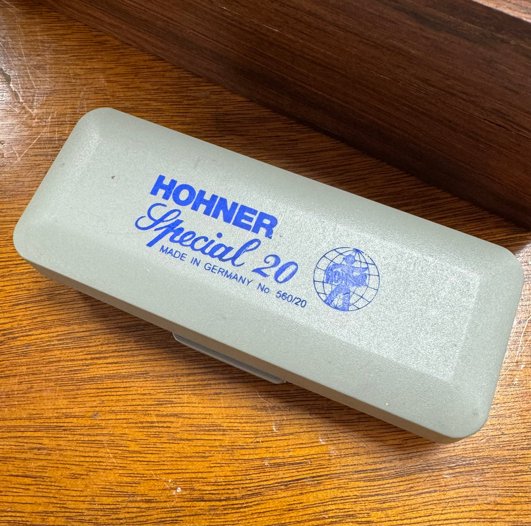 Hohner Special 20 C Harmonica yn ei gês gwreiddiol / Harmonica Hohner Special 20 C in its original case