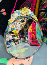 Load image into Gallery viewer, Drych Barbola bevelled blodeuog hirgrwn Art Deco o’r 30au / Art Deco floral Barbola oval bevelled mirror from the 30s
