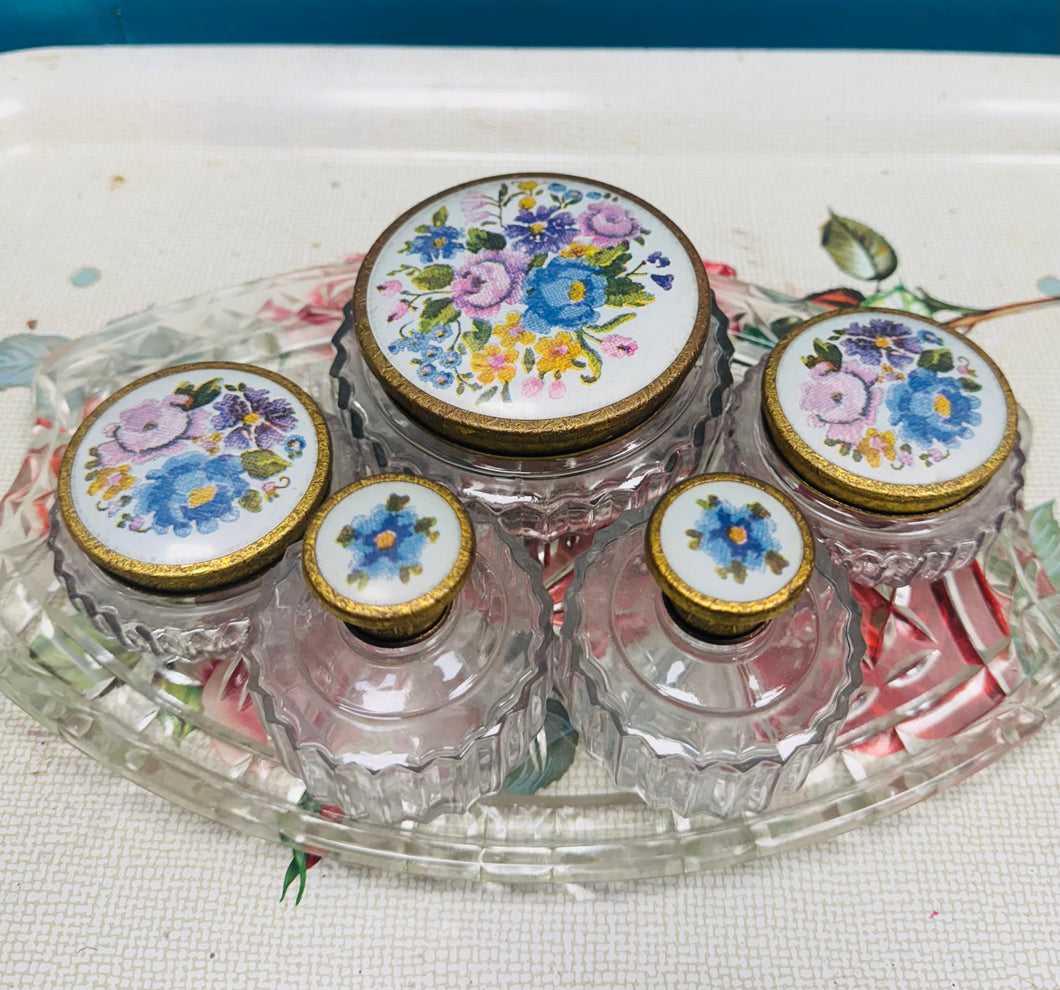 Set ystafell wely gwydr a blodeuog o ganol y ganrif ddiwethaf / Mid Century glass and floral bedroom set