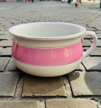 Load image into Gallery viewer, Pot pi pi seramig pinc Hynafol / Antique pink ceramic chamic pot
