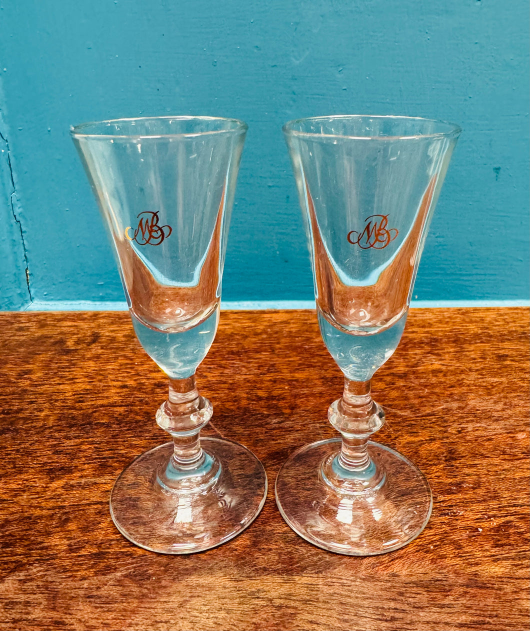 Pâr o wydryau sherry MB Vintage Ffrening Luminarc  / Pair of French Luminarc Vintage MB sherry glasses