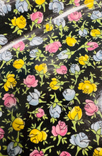 Load image into Gallery viewer, Plât brechdanau hirgrwn Royal Winton Grimwades Vintage gyda phatrwm blodau chintz ar gefndir du / Vintage Royal Winton Grimwades oblong sandwich plate featuring a black chintz floral patter
