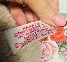 Load image into Gallery viewer, Tegan meddal E.T. gwreiddiol o 1982 / Original E.T. Soft toy from 1982
