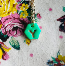 Load image into Gallery viewer, Mwclis Hexagon Y aur / Hexagon gold Y necklace
