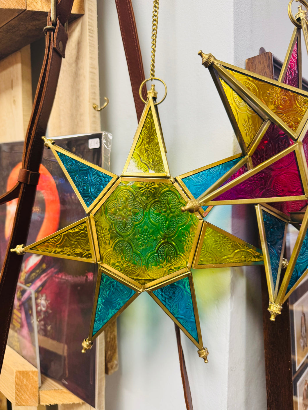 Lantern gwydr glas a melyn steil Moroccan siâp seren / Moroccan style star shaped blue and yellow glass lantern