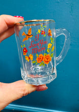 Load image into Gallery viewer, Gwydr bychan Retro ‘I Love you Mum’ / Retro small ‘I Love you Mum’ glass
