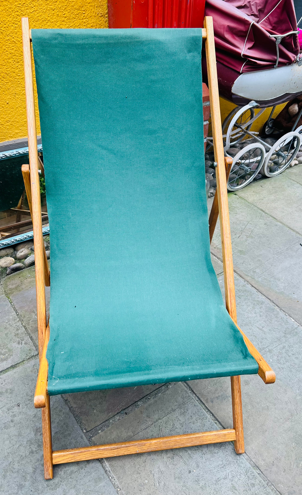 ‘Deckchair’ derw Vintage gyda defnydd gwyrdd/ Vintage green fabric oak deckchair
