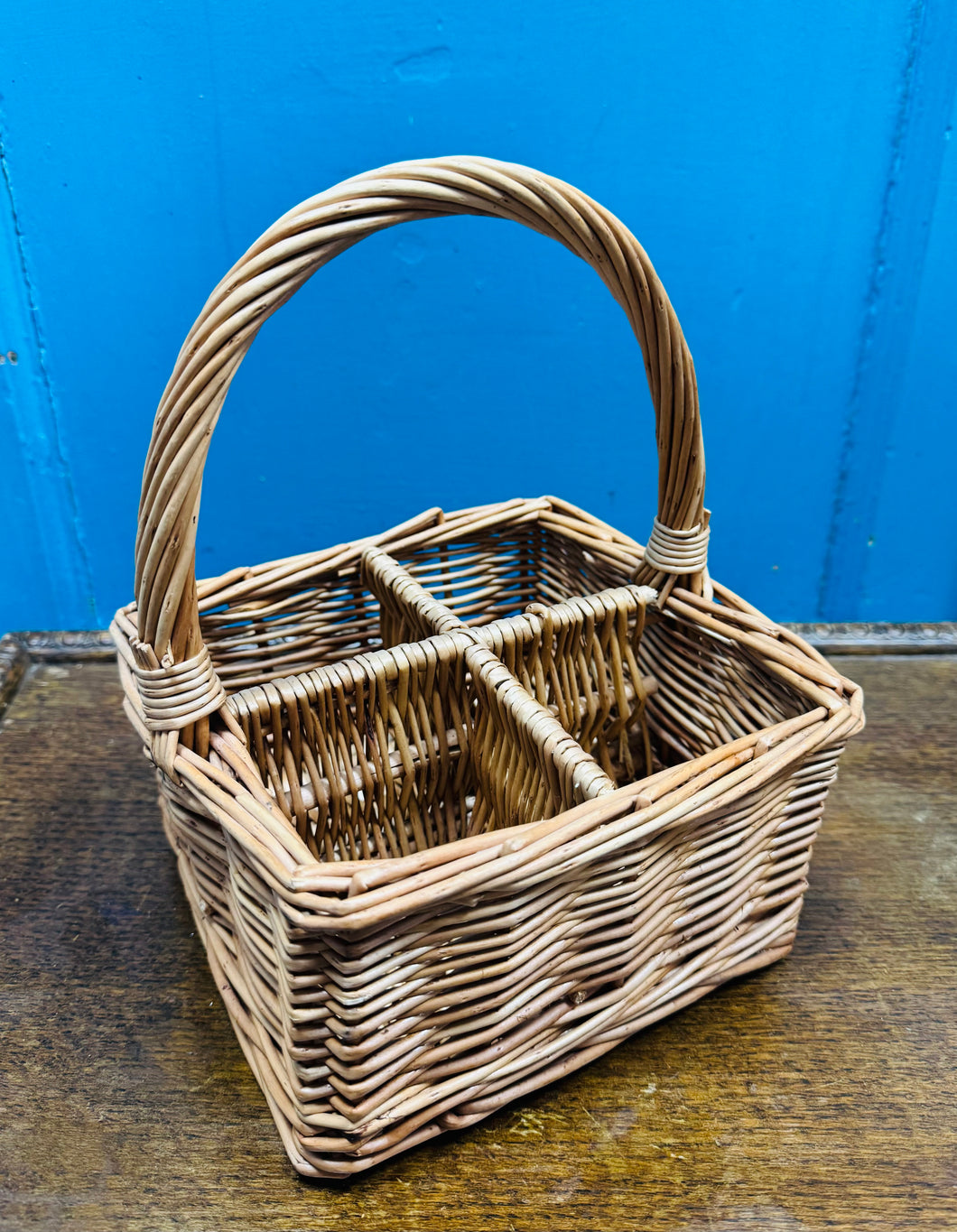 Basged wicker fechan Vintage gyda phedwar adran / Vintage small wicker basket with four compartments