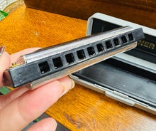 Load image into Gallery viewer, Hohner Special 20 G Harmonica yn ei gês gwreiddiol / Harmonica Hohner Special 20 G in its original case
