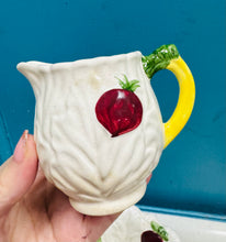 Load image into Gallery viewer, Powlen weini a jwg fechan Kelsboro darluniau llysiau Vintage / Vintage vegetable design Kelsboro serving bowl and small jug
