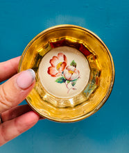 Load image into Gallery viewer, Dysgl trinced Prinknash Vintage bychan / Small Vintage Prinknash trinket dish
