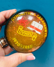 Load image into Gallery viewer, Paper weight Vintage Cymdeithas Carafanau Cymru 1970-1991 / Vintage Cymdeithas Carafanau Cymru 1970-1991 paper weight
