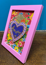 Load image into Gallery viewer, Ffrâm binc calon ‘Amour’ Mexicanaidd wedi ei wneud â llaw / Handmade Mexican ‘Amour’ heart in a pink frame
