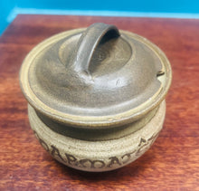 Load image into Gallery viewer, Pot Marmalêd Crochenwaith Tregaron Retro o’r 70au / Retro Tregaron Pottery ‘Marmalêd’ pot from the 70s
