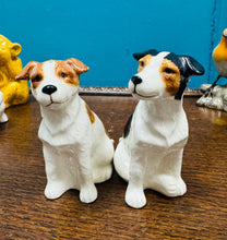 Load image into Gallery viewer, Potiau halen a pupur seramig Vintage Quail siâp Jack Russell / Jack Russell shaped Quail ceramic salt and pepper pots
