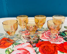 Load image into Gallery viewer, Set o 6 gwydr aperitif aur Lustre bychan Vintage / Vintage set of 6 Lustre gold small aperitif glasses
