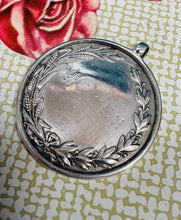 Load image into Gallery viewer, Medal arian W.Owen Cylch Beirdd Môn Y Clorianydd (1951-1965) / W.Owen Cylch Beirdd Môn Y Clorianydd silver medal (1951-1965)
