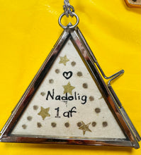 Load image into Gallery viewer, Ffrâm bychan ‘Nadolig 1af’ / ‘Nadolig 1af’ small frame
