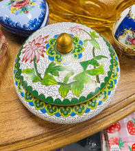 Load image into Gallery viewer, Trinket Box enamel lliwgar Vintage / Vintage colourful enamel trinket box

