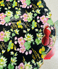 Load image into Gallery viewer, Plat teisen / brechdanau Royal Winton Grimwares patrwm Chintz du o 1953 / Royal Winton Grimwades Orient black Chintz pattern cake / sandwich plate from 1953
