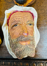 Load image into Gallery viewer, Pen Syrian Chalkware Bossons Vintage o 1968
/ Vintage Bossons Chalkware wall hanging Syrian head from 1968
