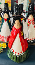 Load image into Gallery viewer, Mali y Ladi Gymreig seramig wedi ei gwneud â llaw / Handmade ceramic Mali the Welsh Ladi
