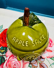 Load image into Gallery viewer, Pot saws afal gyda wyneb Retro Sylvac / Retro Sylvac apple sauce with a face pot
