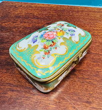 Load image into Gallery viewer, Bocs trinkets seramig Vintage Au Grand Siècle, Paris, wedi ei beintio â llaw / Vintage hand painted Au Grand Siècle, Paris, ceramic trinket box
