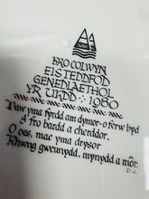 Load image into Gallery viewer, Plat coffa Eisteddfod yr Urdd Bro Colwyn o 1980 / Eisteddfod yr Urdd Bro Colwyn commemorative plate from 1980
