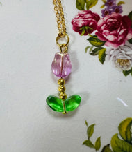Load image into Gallery viewer, Mwclis Tiwlip gwydr steil Vintage / Vintage style glass Tulip necklace
